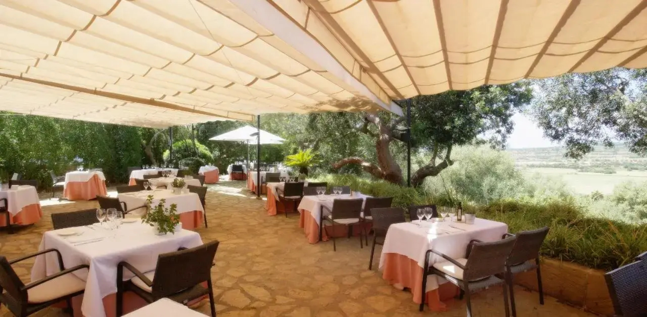 Reserva Rotana Hotel