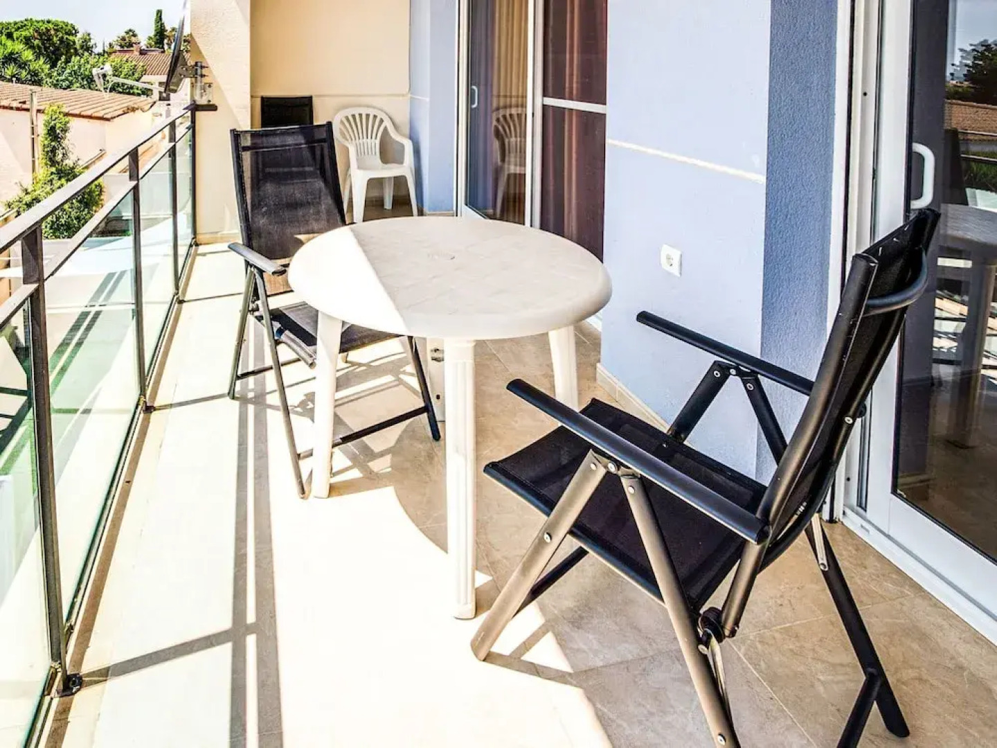 Comfortable Apartment Near the Sea