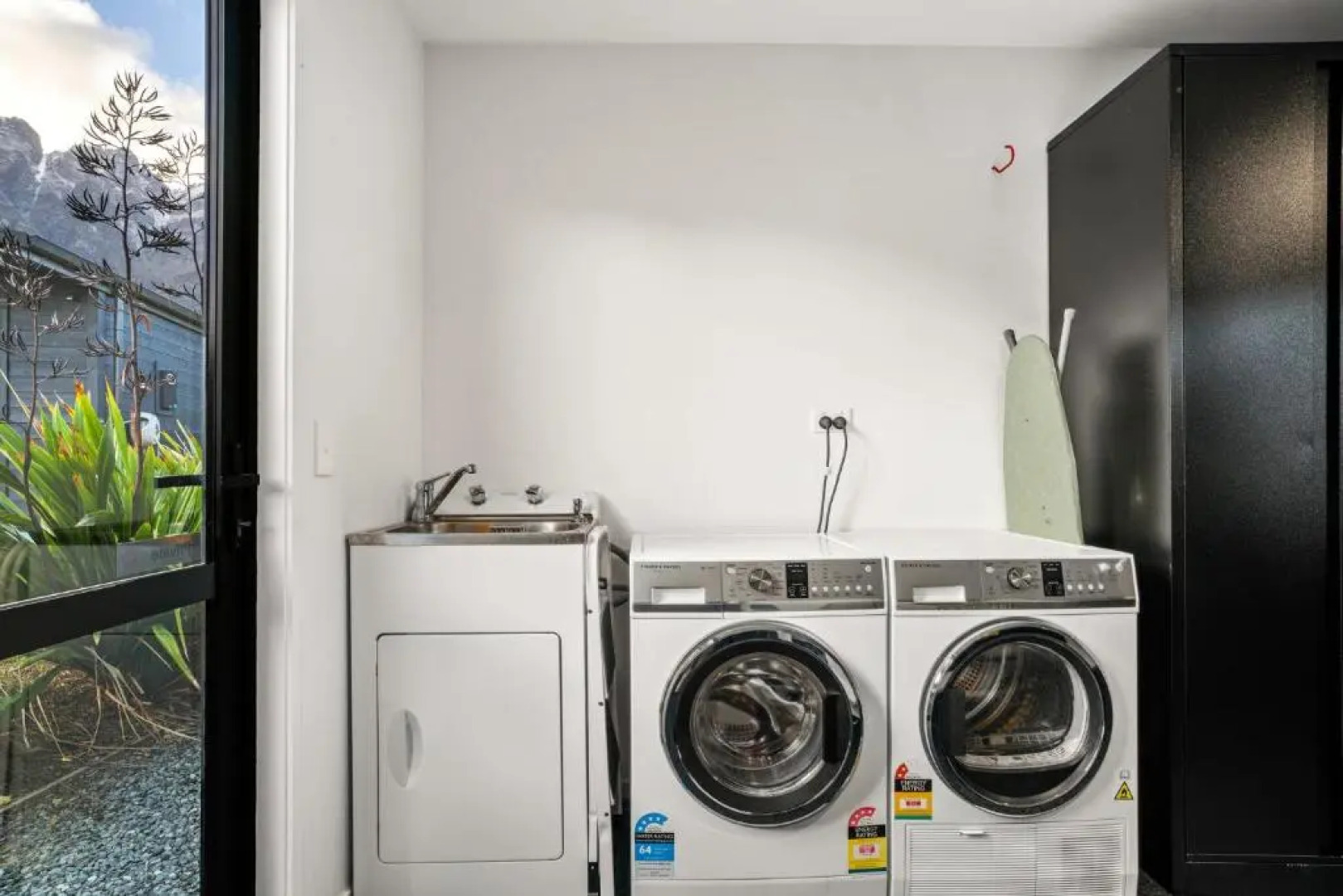 Pavilion Point - Jacks Point Holiday Home