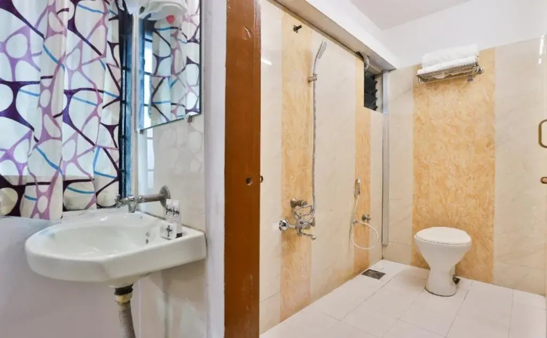 Hotel Day Night Stay By OYO Rooms