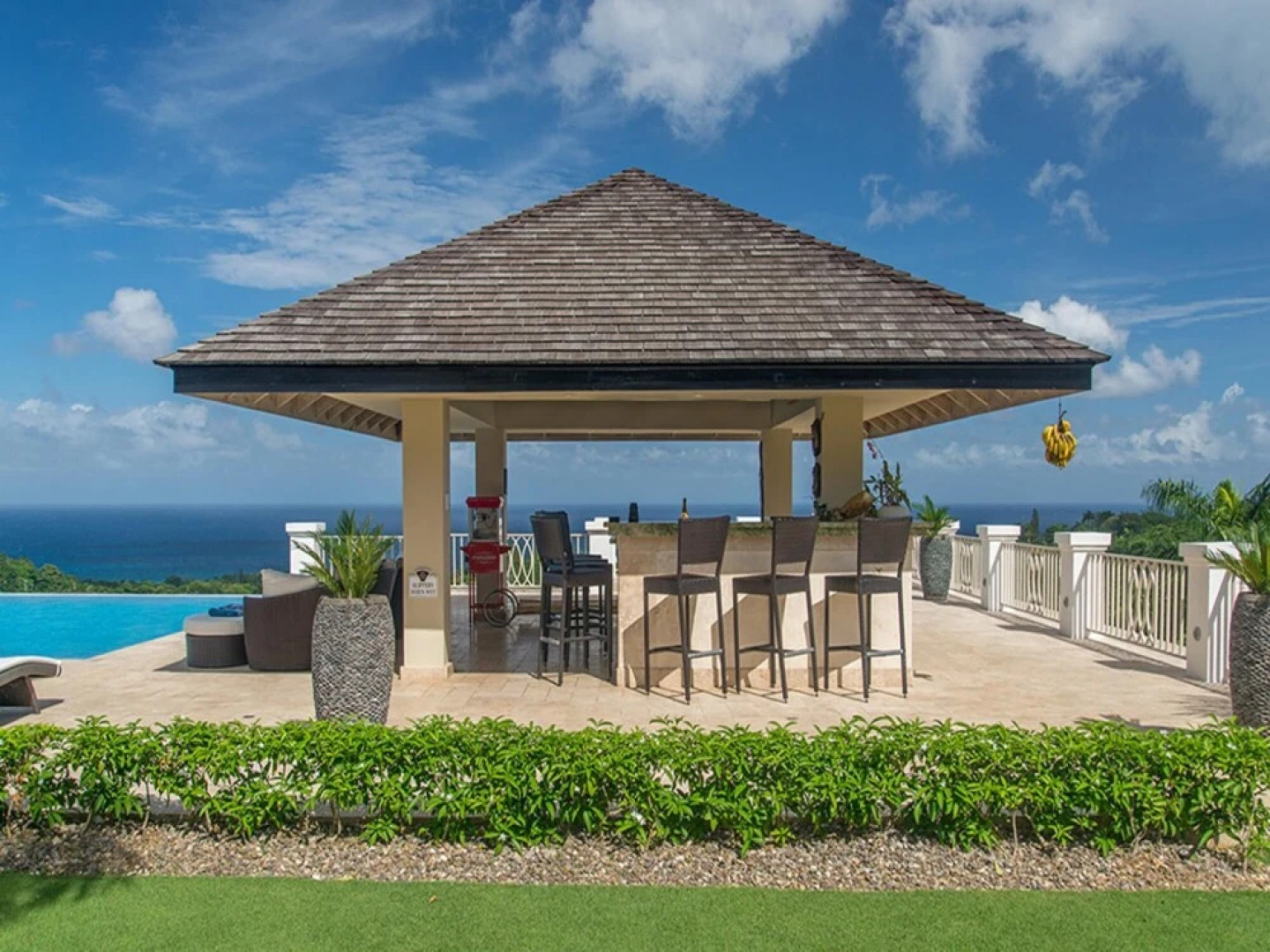 Sunny Vacation Villa 18