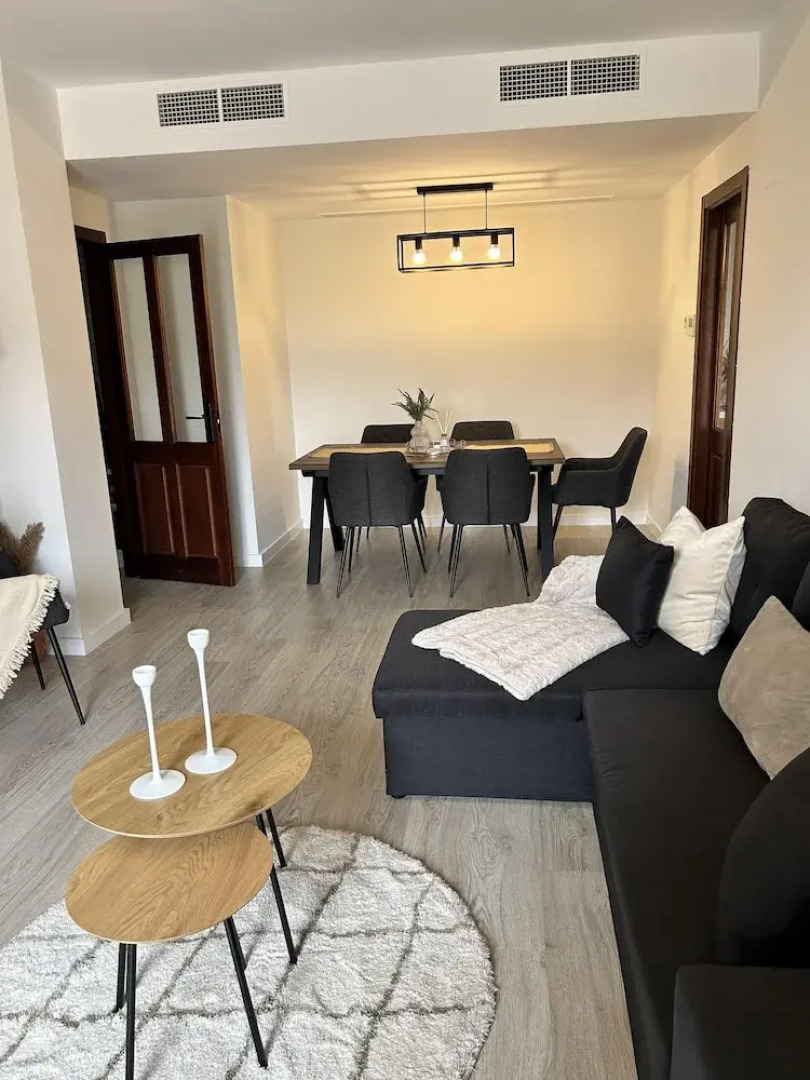 Hancinda Sleeps 4 With Free Parking