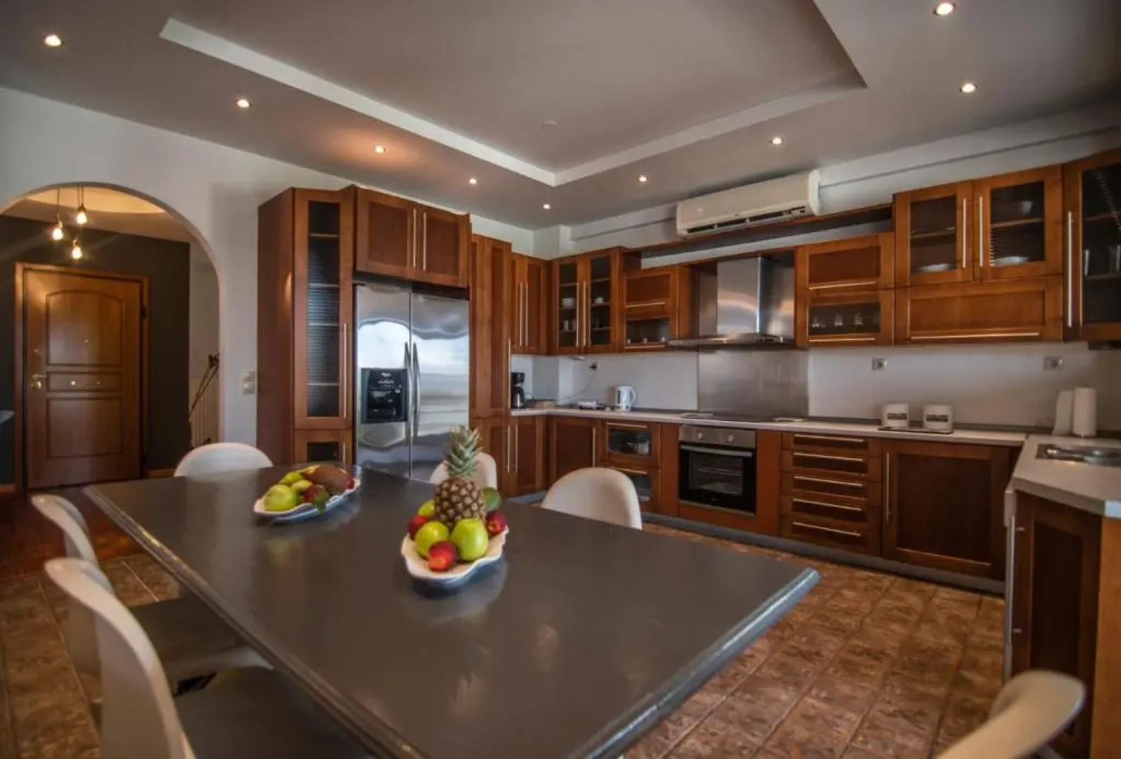 Akrata's Elegant Luxury Suite