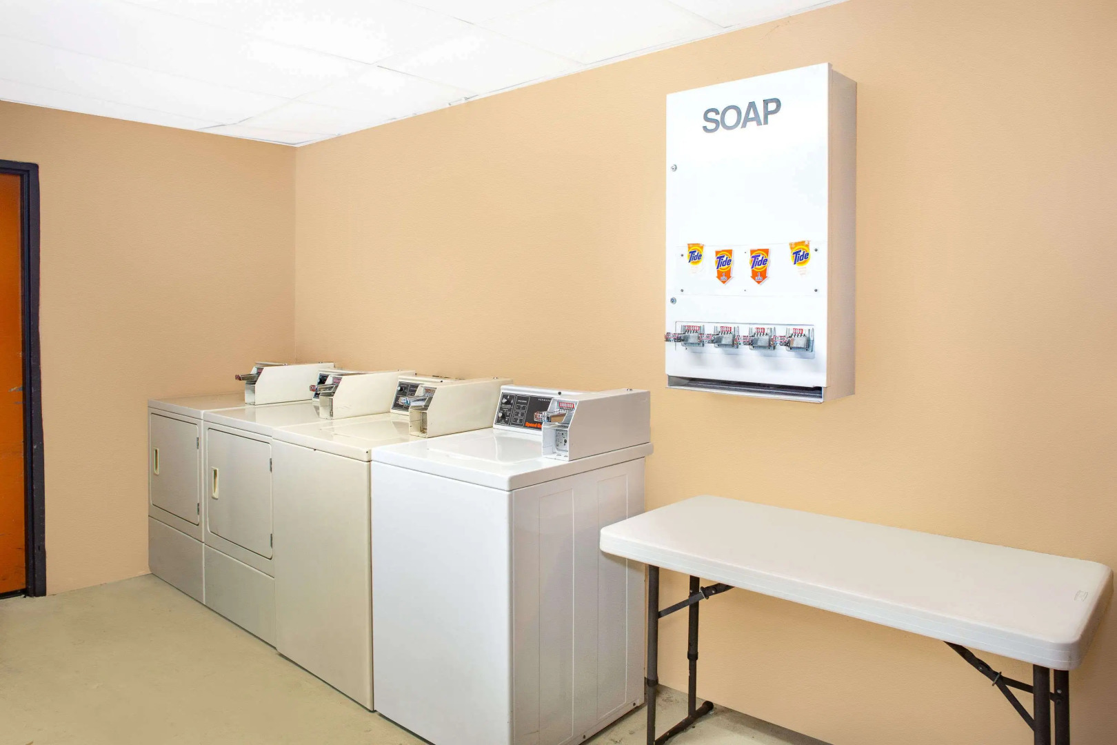 Super 8 by Wyndham North Palm Beach