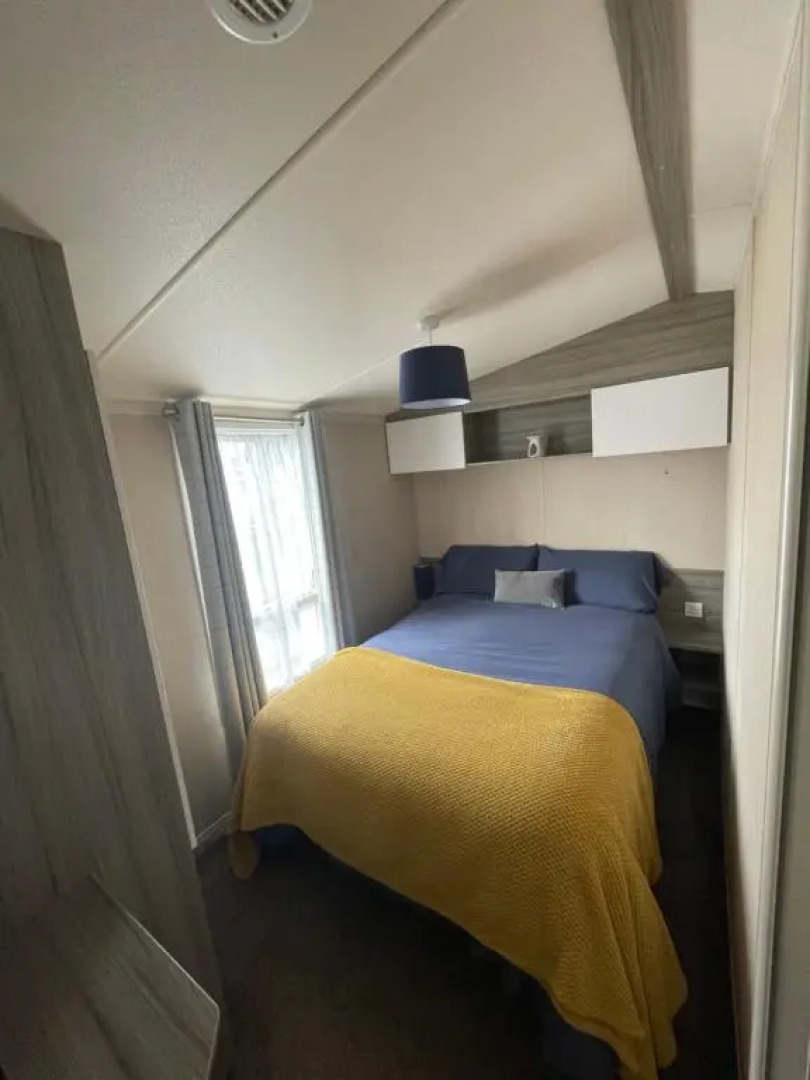 Delightful 6 Berth Holiday Home with Decking Area