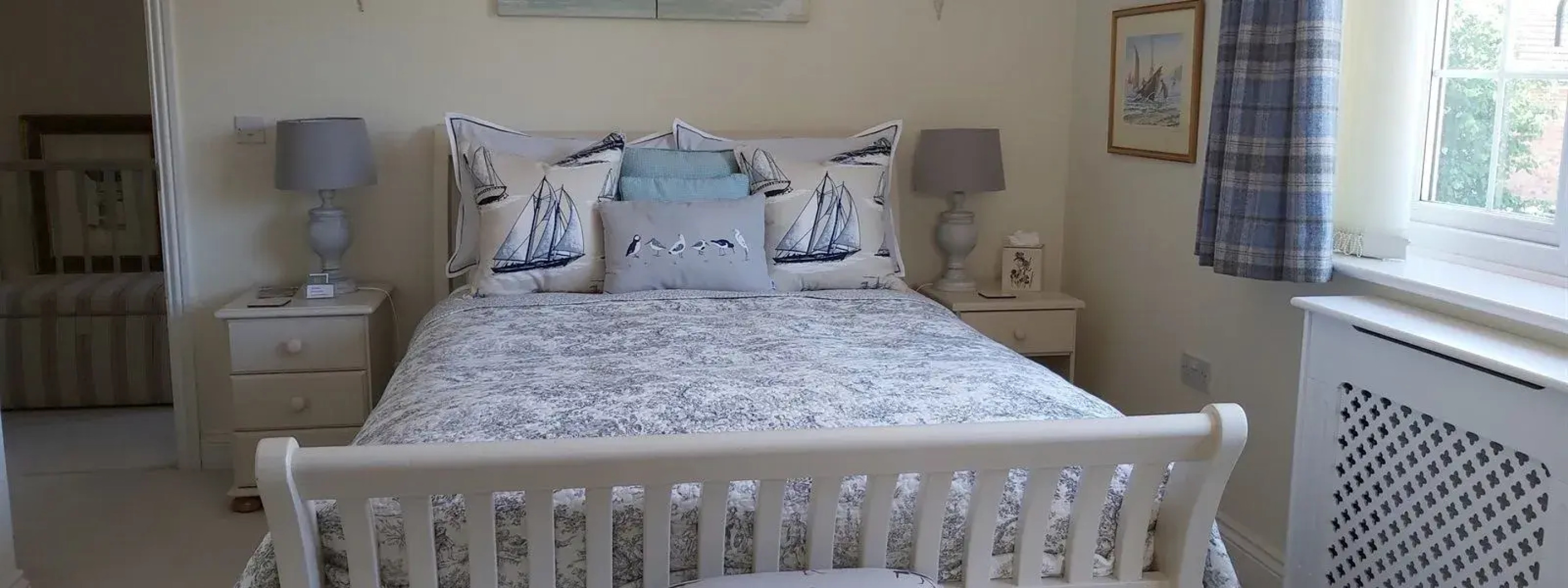 Harlequin Bed  Breakfast