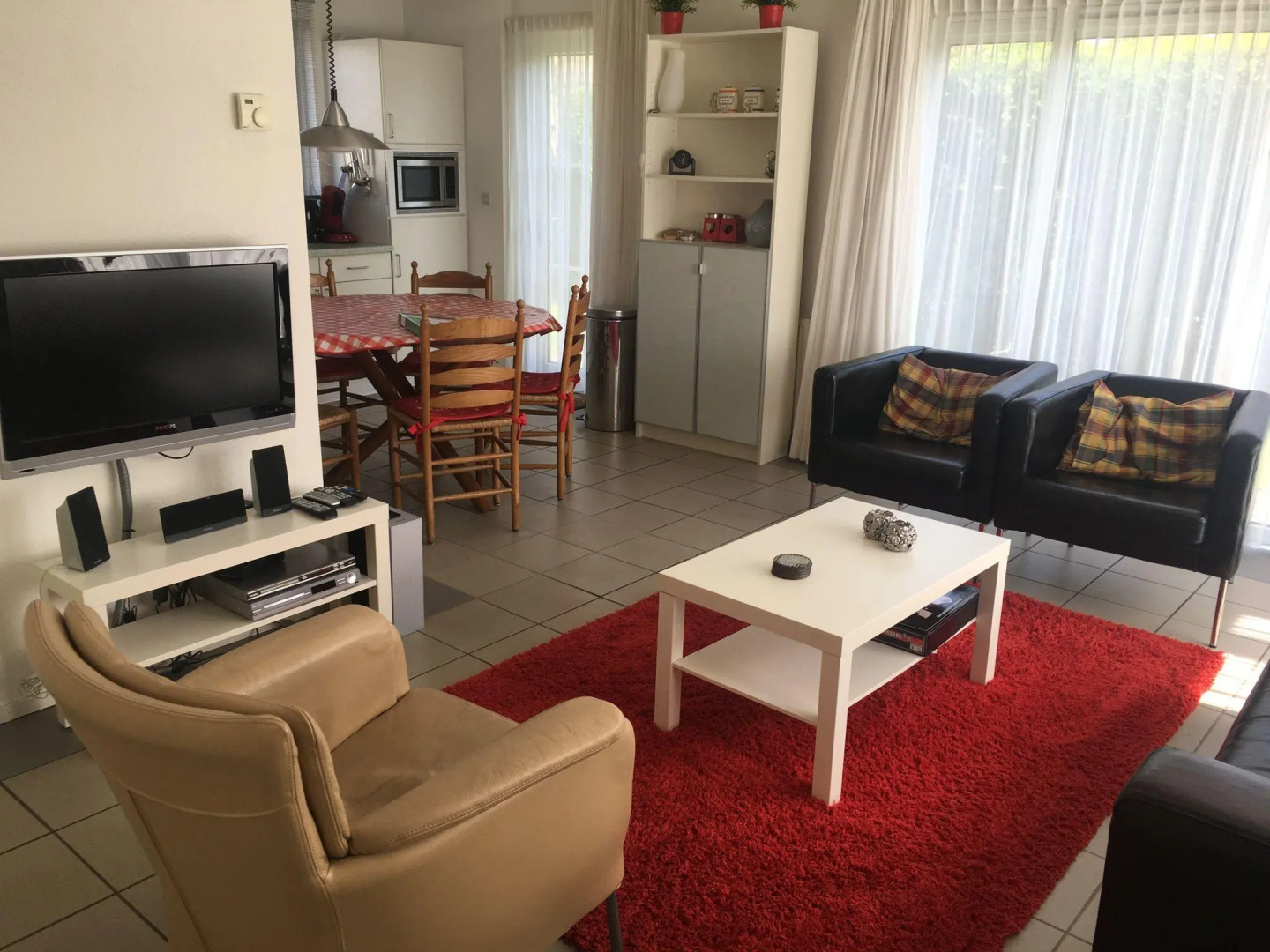 Detached bungalow with microwave and WiFi, within nature