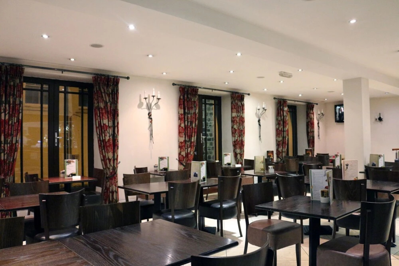 County Hotel
