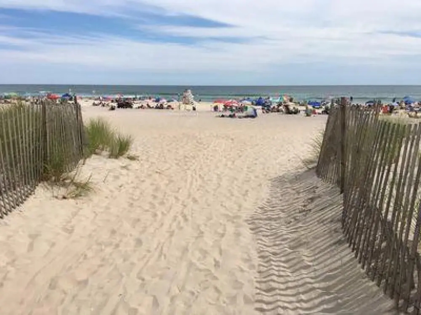 Poppy s Hampton House Large Yard Near Town Beach Restaurant Newl