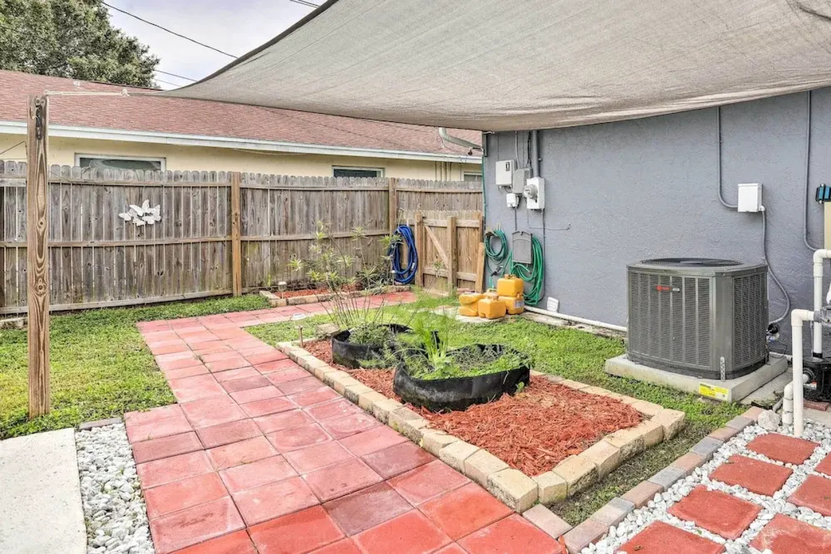 Sun-kissed Largo Escape: Private Pool & Patio