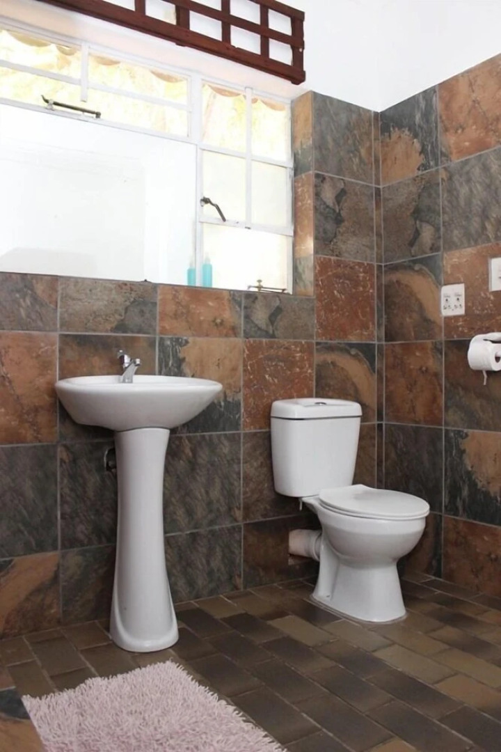 Golden Lantern Guest Lodge