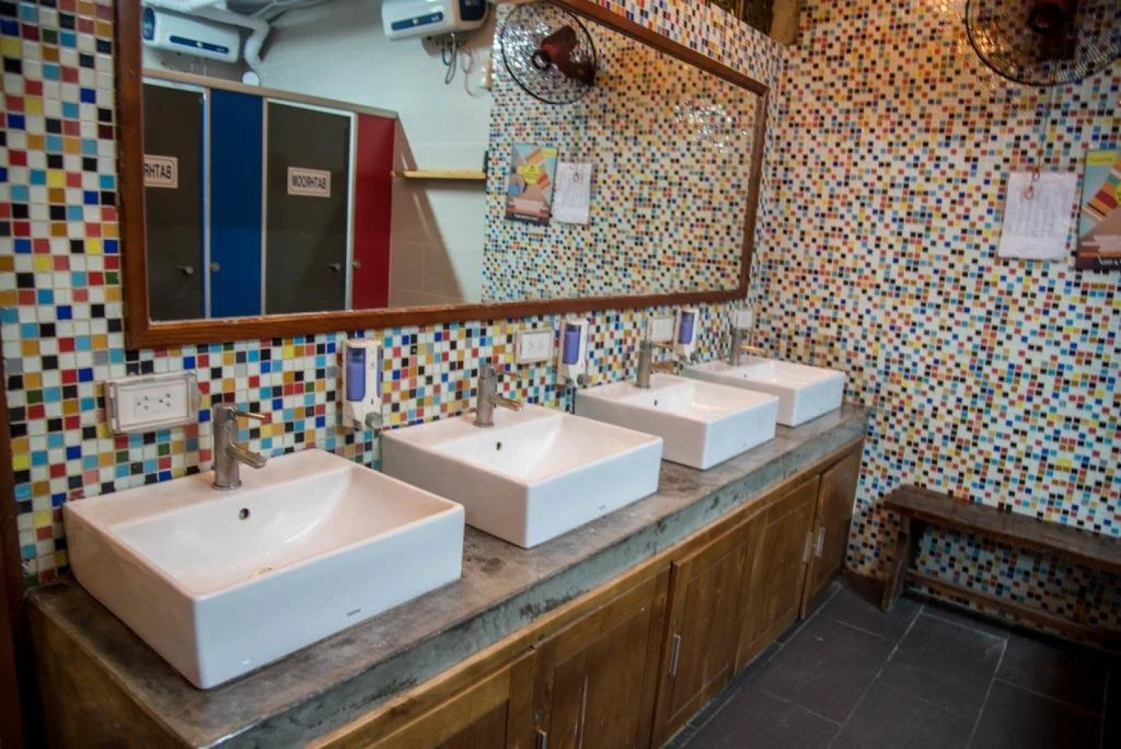 Vietnam Backpacker Hostels Downtown