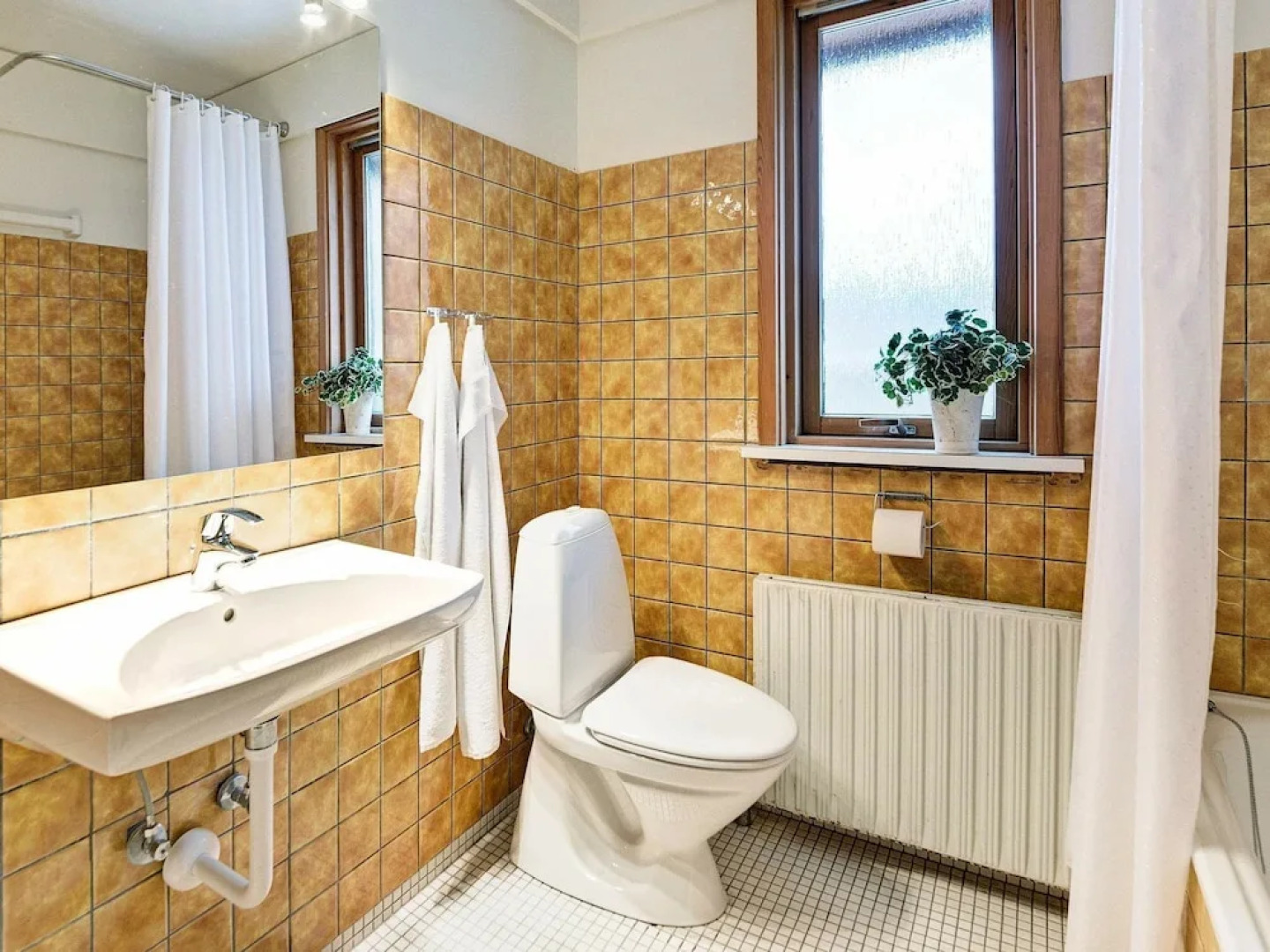 Alluring Holiday Home in Nexø With Swimming Pool