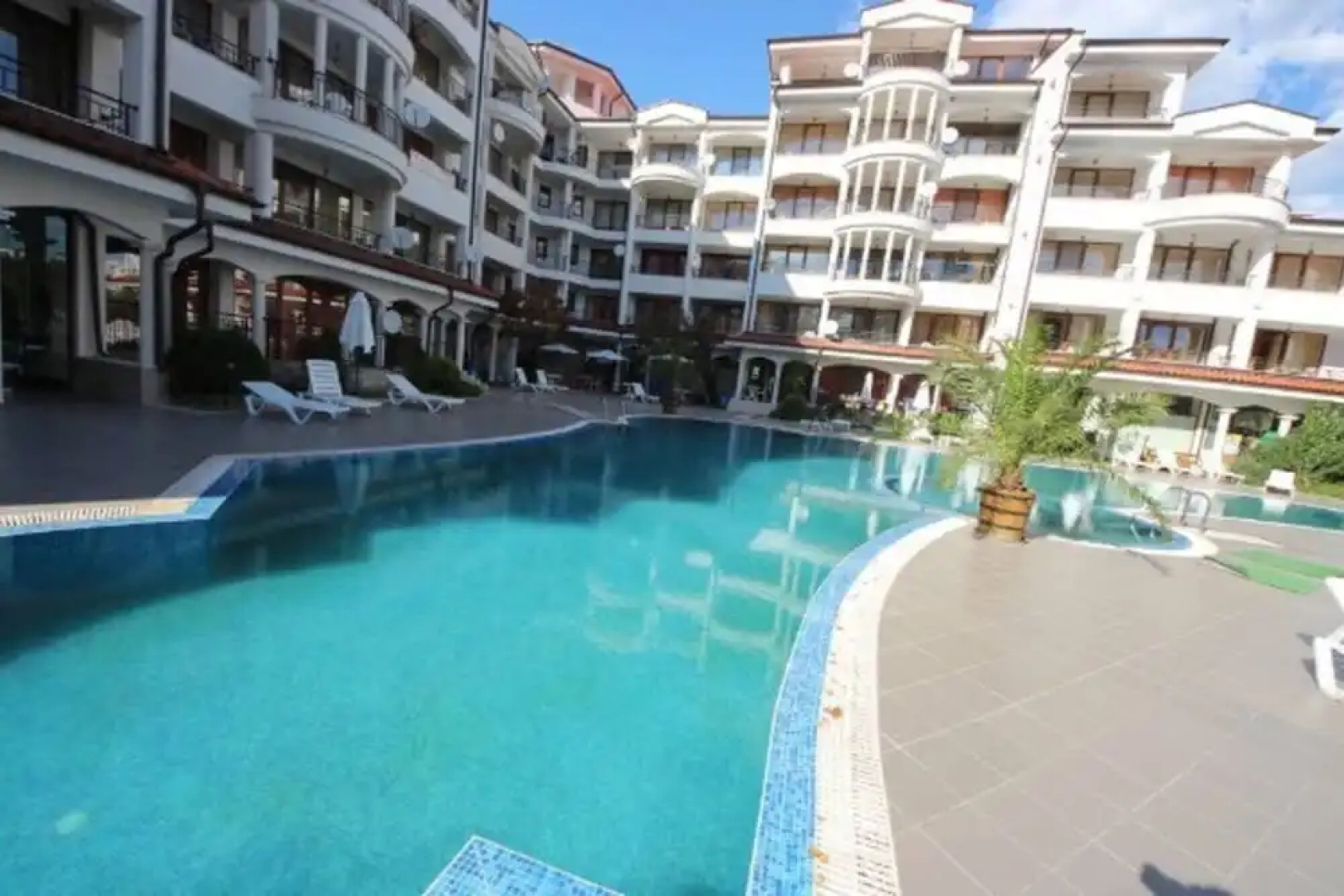 Apartment in Chateau Del Marina Apart Complex