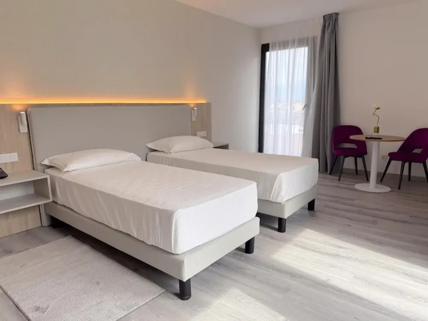 Lake and More Suite Hotel