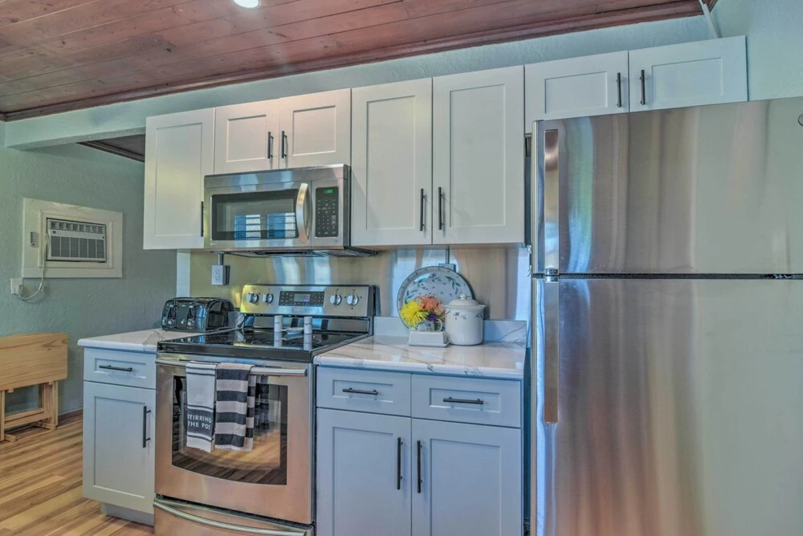 Quiet Crystal Beach Hideaway - Steps to Shoreline!