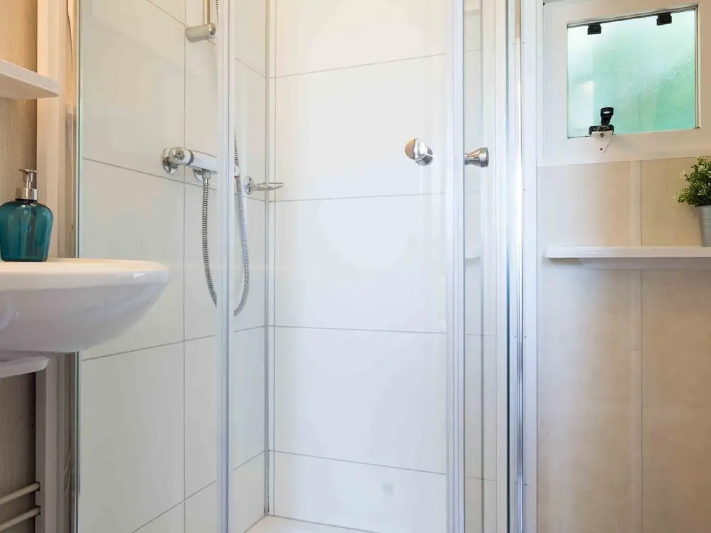 Well-kept Chalet With Wifi, in Noordwijk, sea at 2.5 km