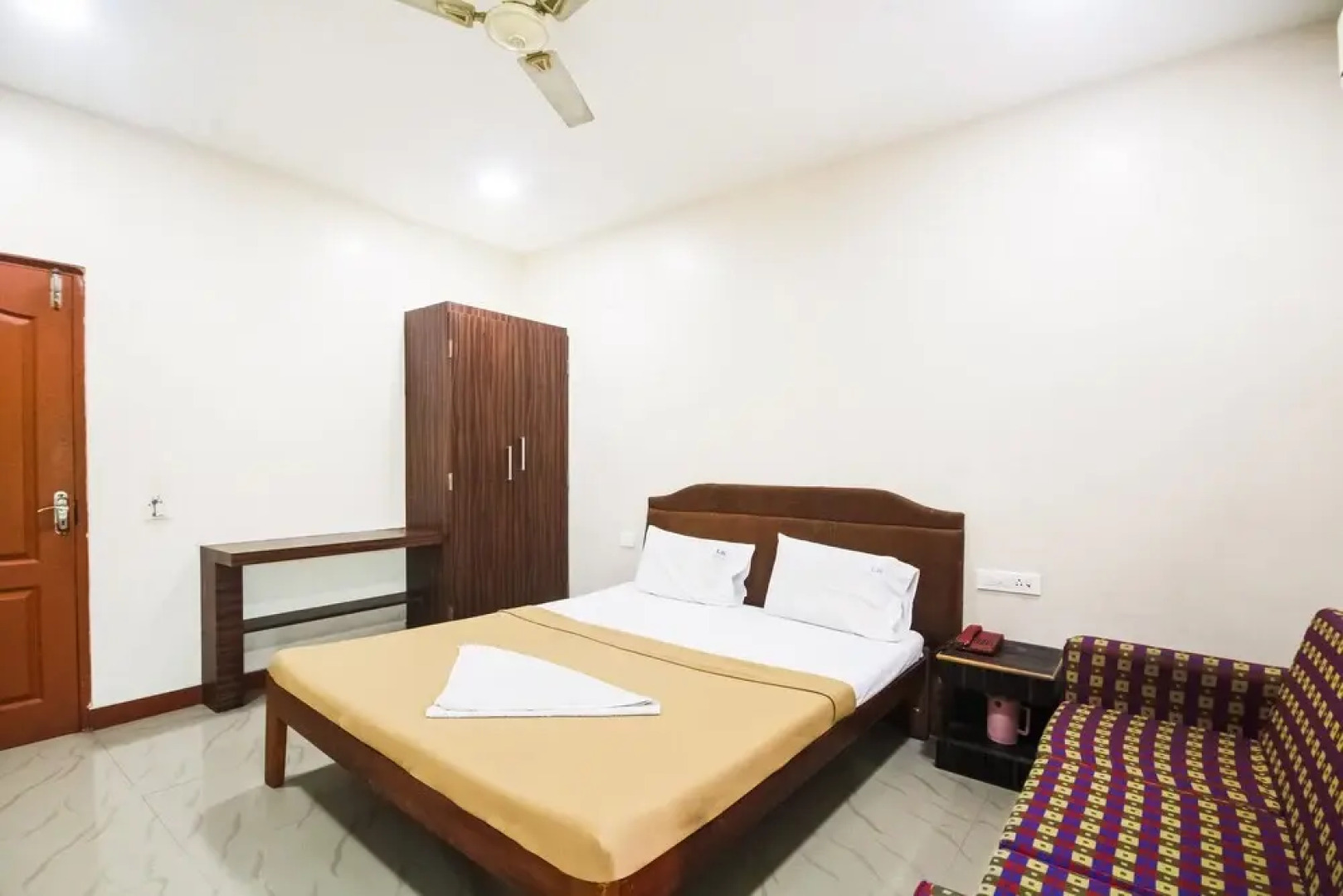 SPOT ON 44152 Lk Residency