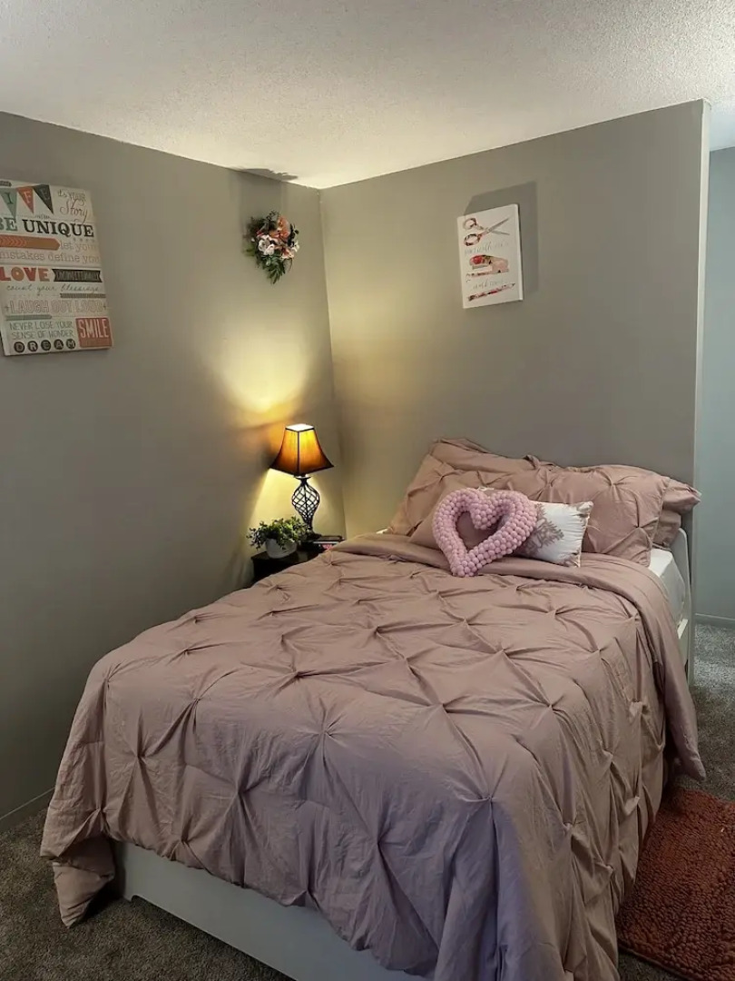 2 BR con patio por el centro comercial