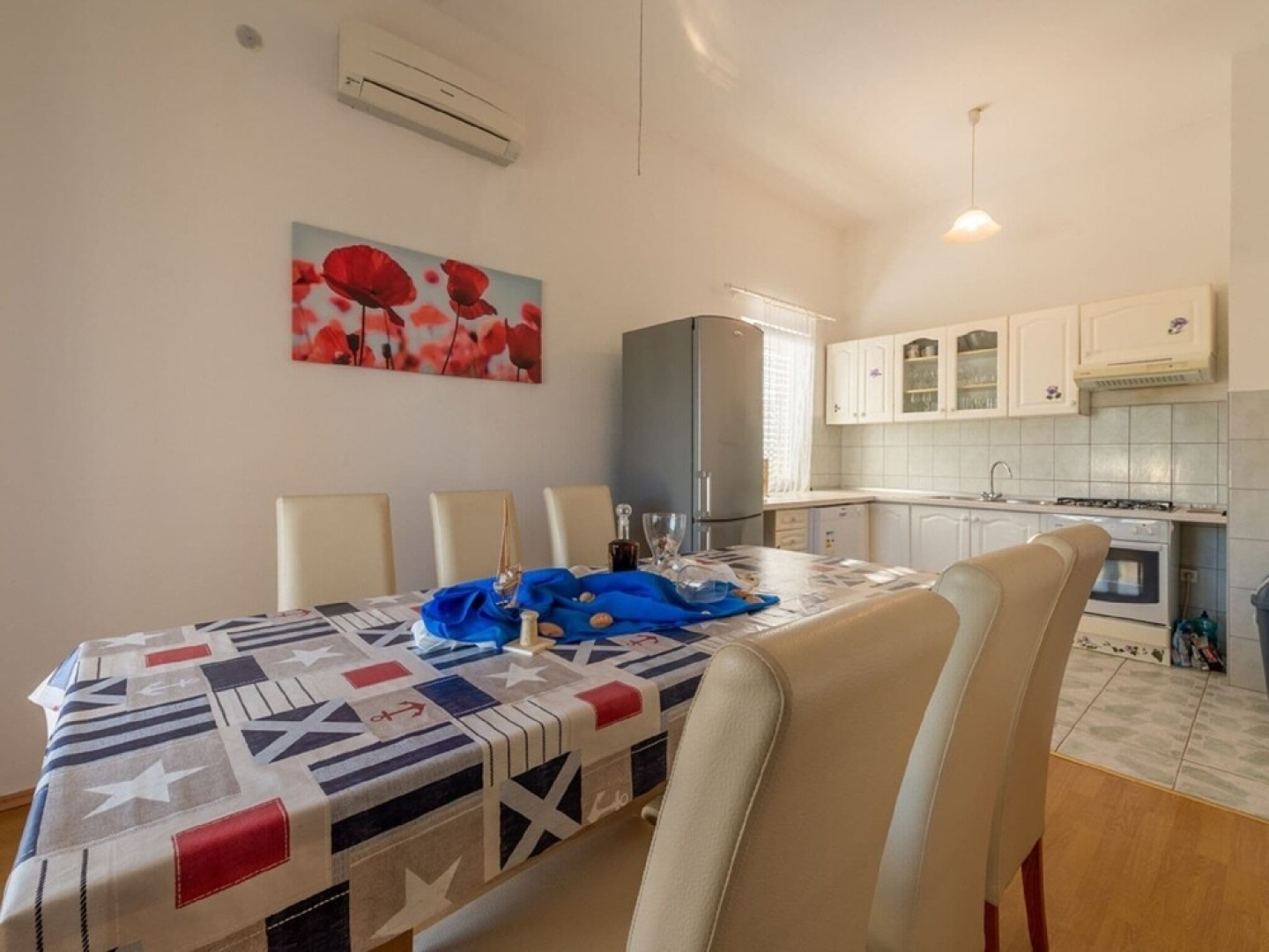 Large Home With Pool and Outdoor Kitchen, Near the Sandy Beach