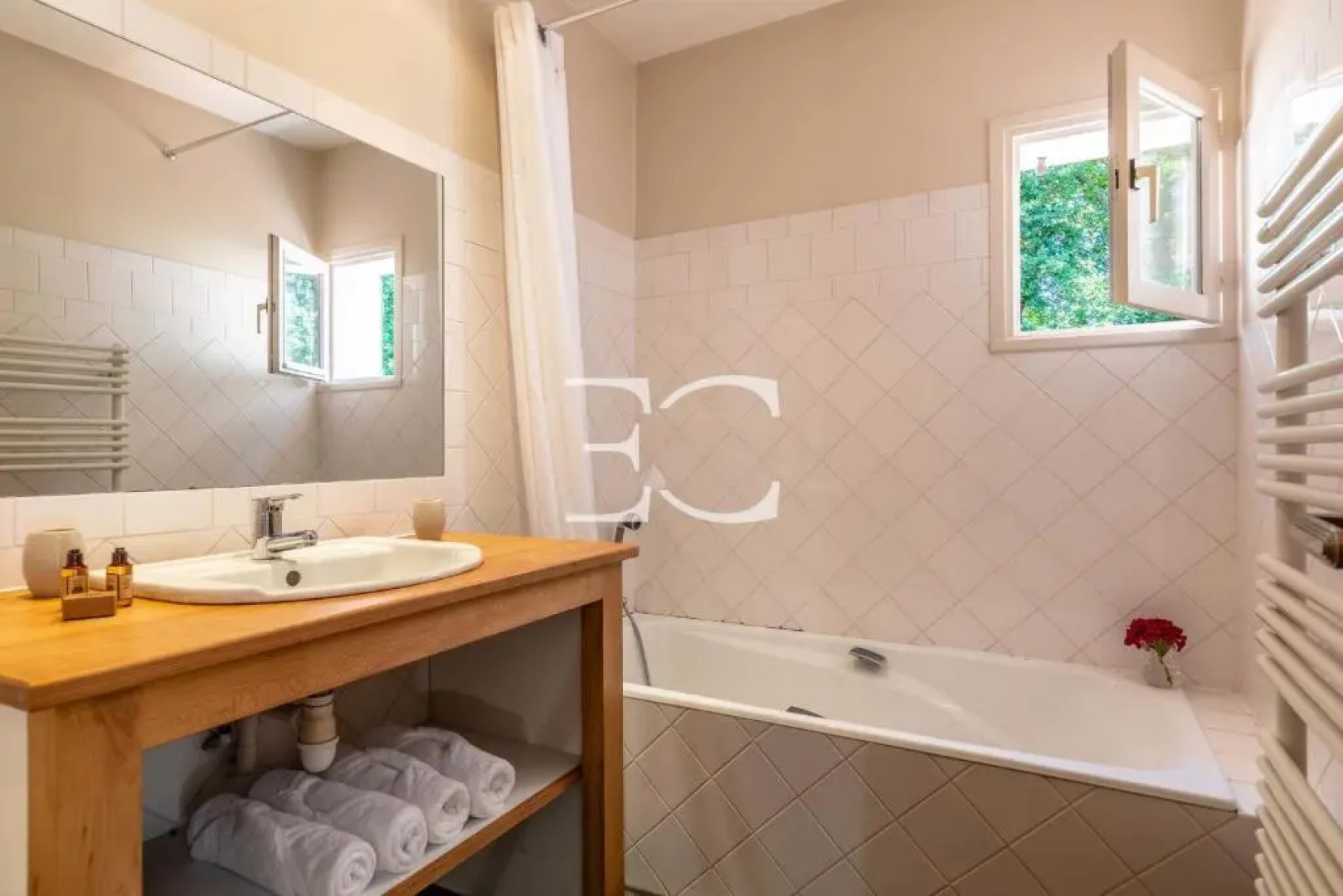 Easy Clés- Splendid 8 bedrooms property & pool