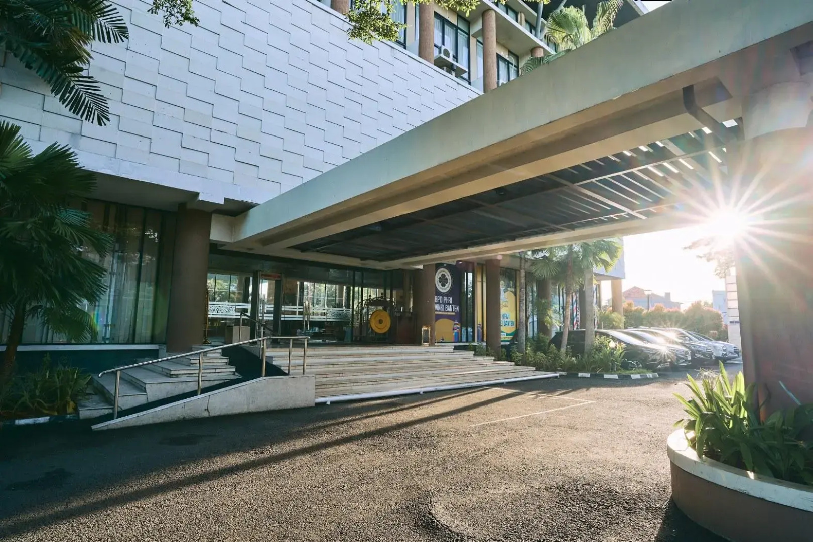 Horison Ultima Ratu Serang