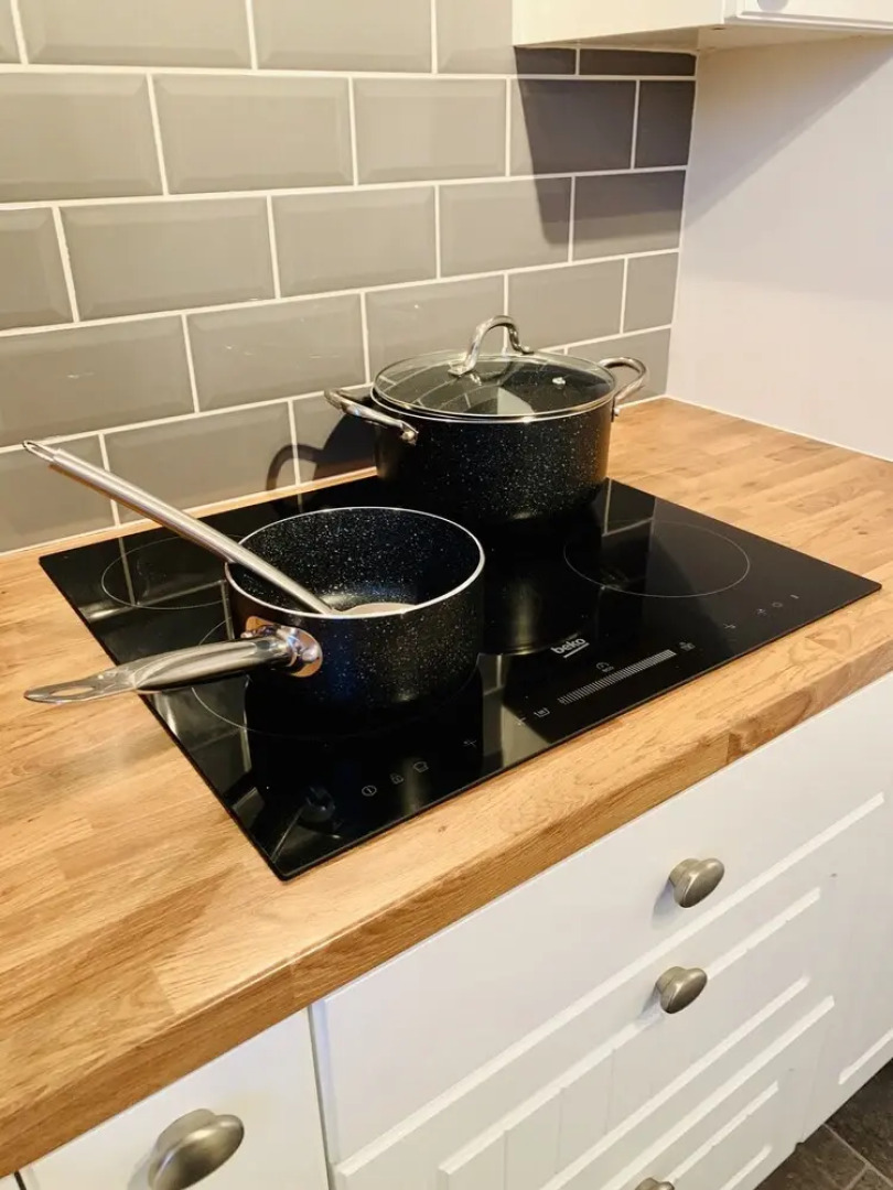 SA Today St Margarets Court Taunton with Fibre Wi-Fi & Netflix