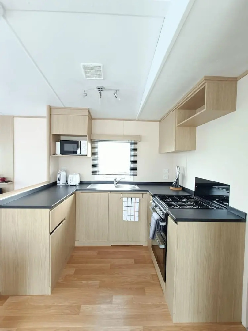 3 Bed, Sleeps 6, Parking