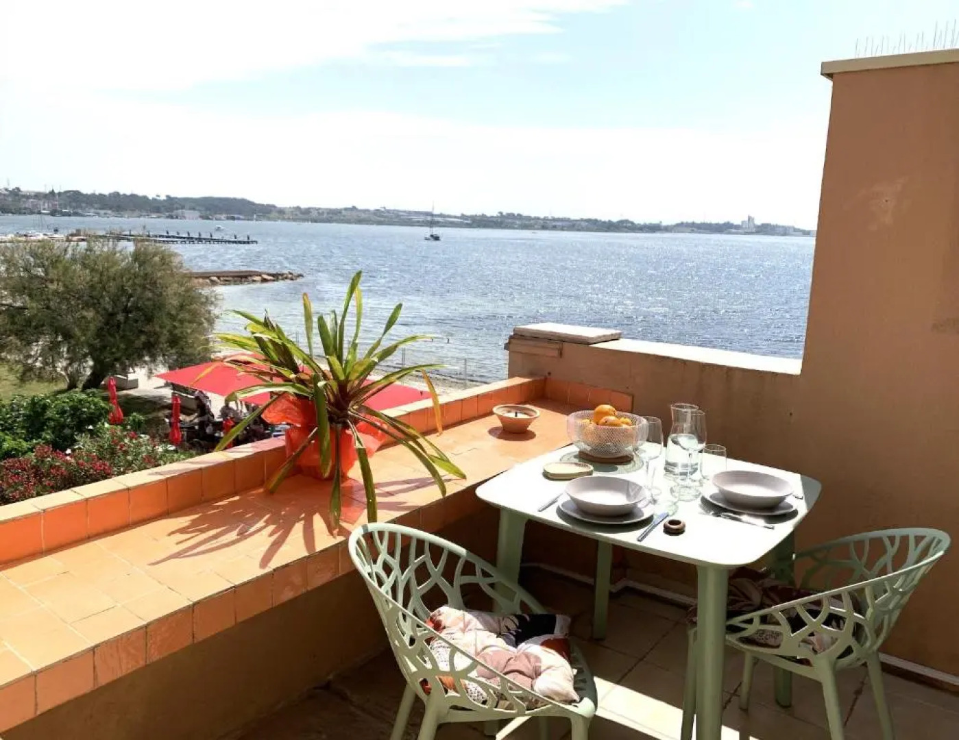 Élégant appartement T2 en 1ère ligne de l'Étang de Thau avec terrasse - Cures et vacances