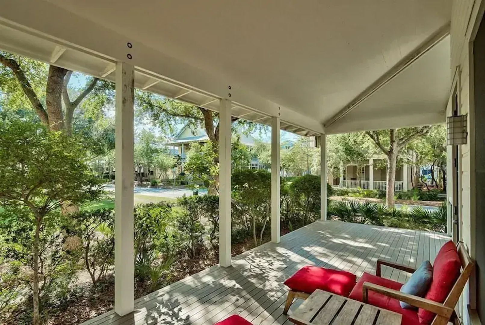 The White House of Watercolor 4 Bedroom Holiday Home by Five Star Properties