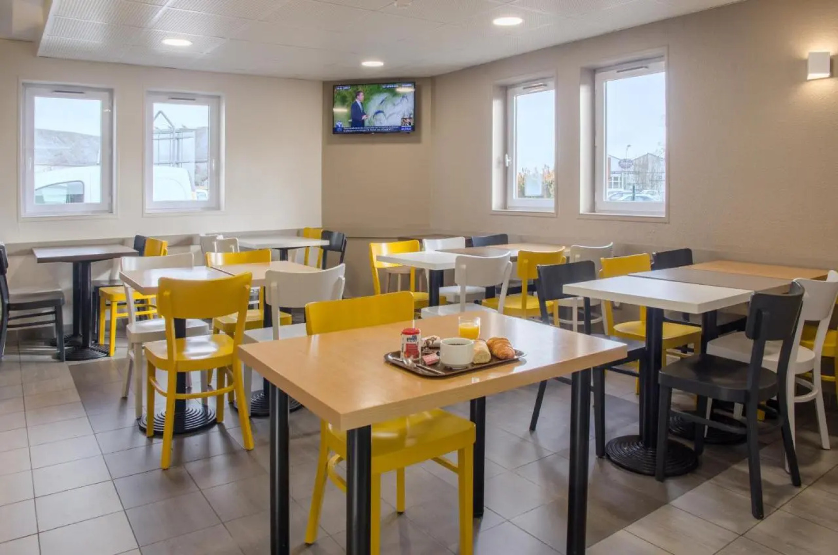 B&B Hotel Chartres Le Coudray