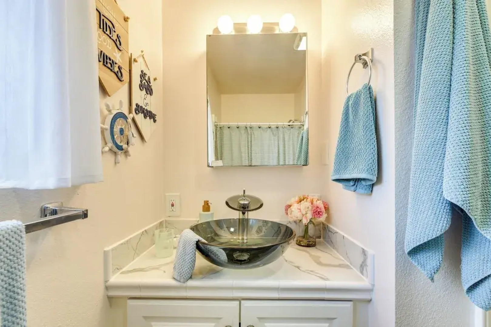 3 Mi to Boardwalk: Bacliff Apartment w/ Hot Tub