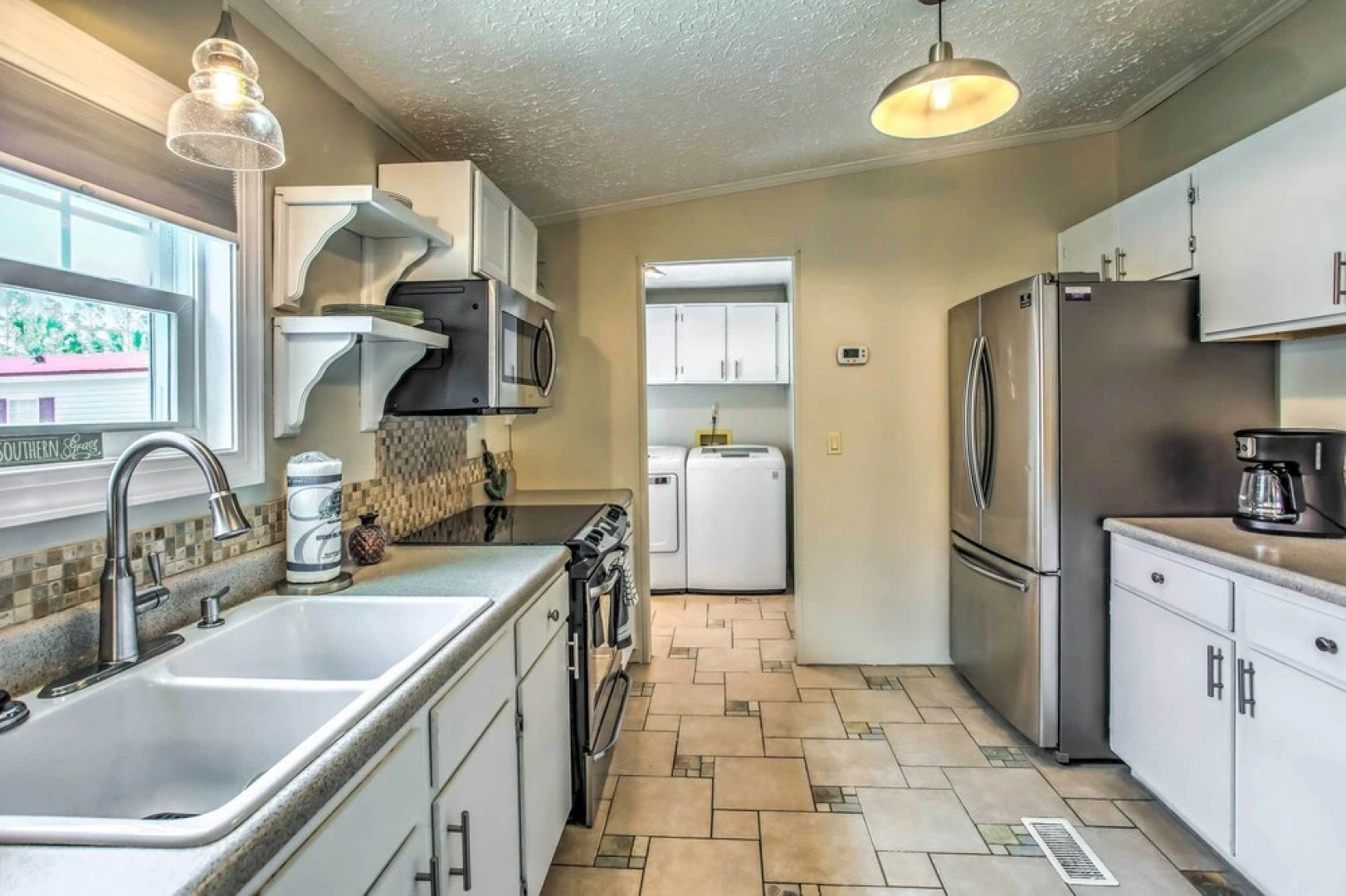 Murrells Inlet Home w/ 2 Screened-in Porches!