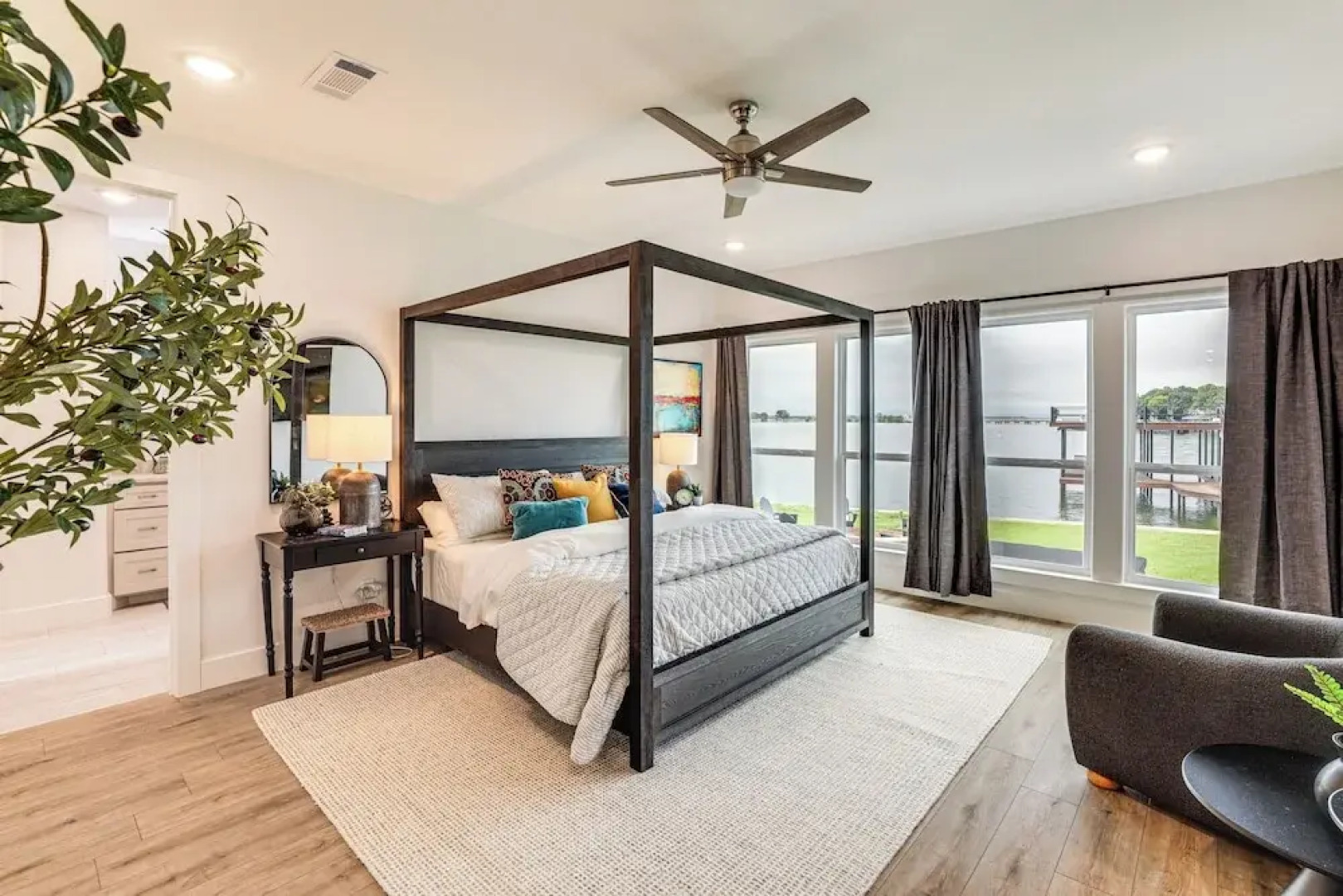 Dock & Hot Tub! High-end Cedar Creek Lake Retreat