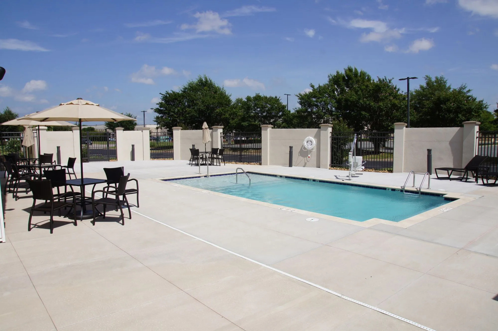 Cedar Tree Inn And Suites