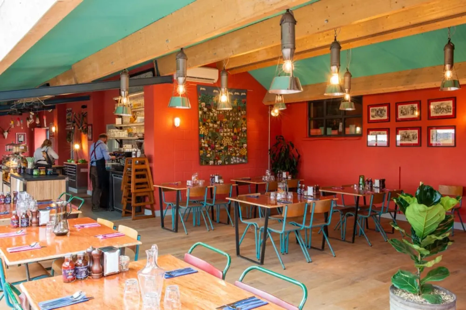 1 Bed Shepherds Hut - Sleeps 2 -wood Fired Hot Tub