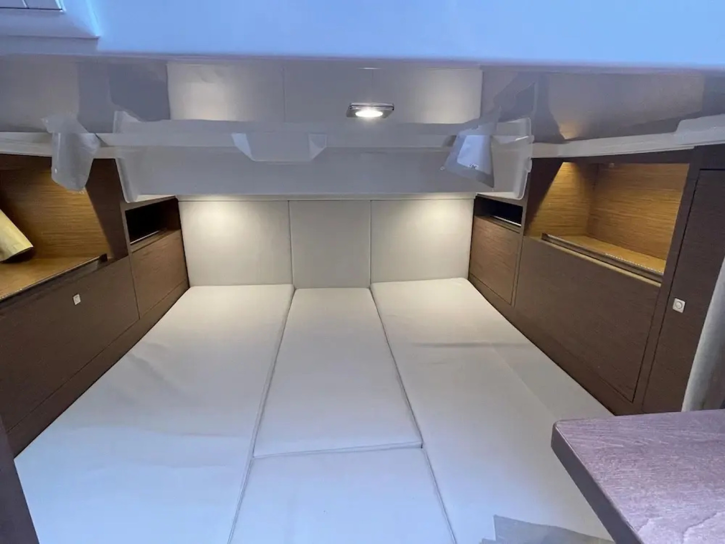 Attractive Yacht With Roof Terrace