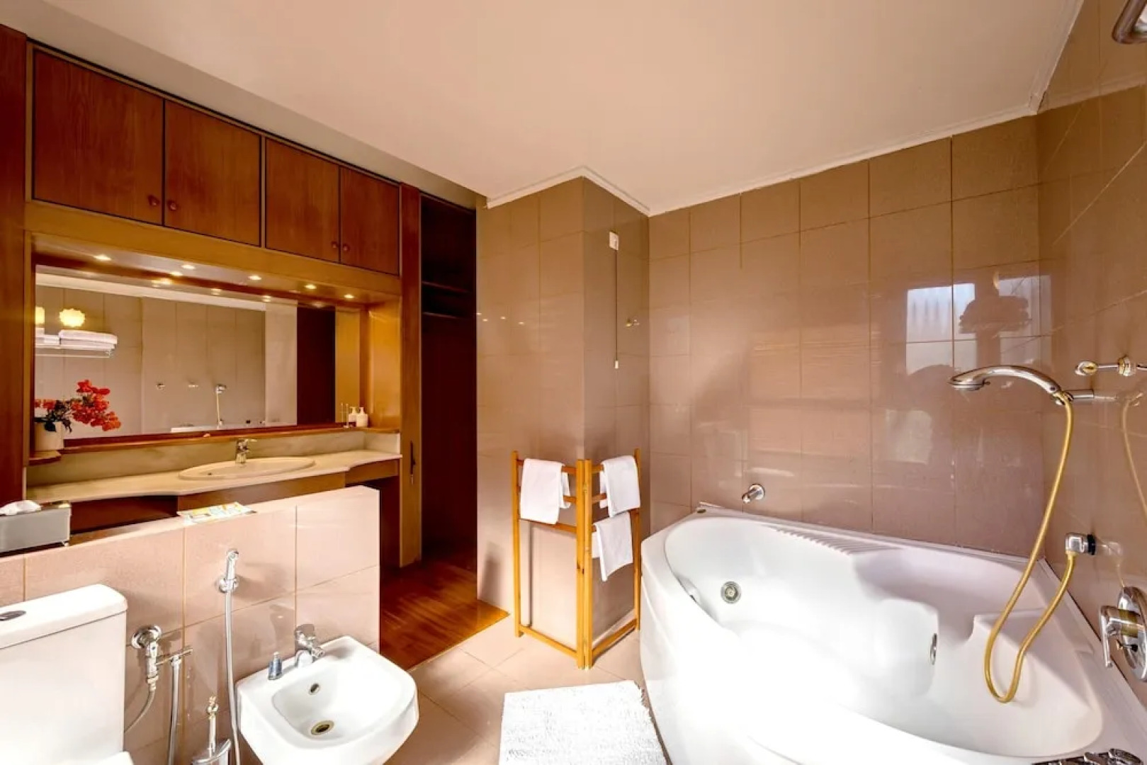 House With 4 Bedrooms in Agios Vasilios, With Wonderful sea View, Enclosed Garden and Wifi