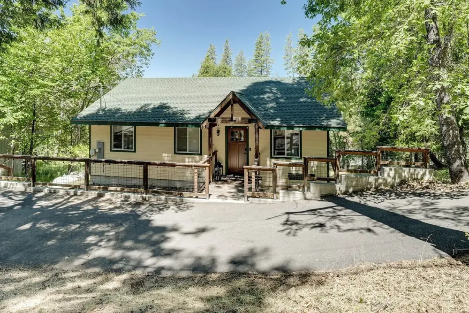 Walk to Dtwn: Charming Family Cabin in Twain Harte