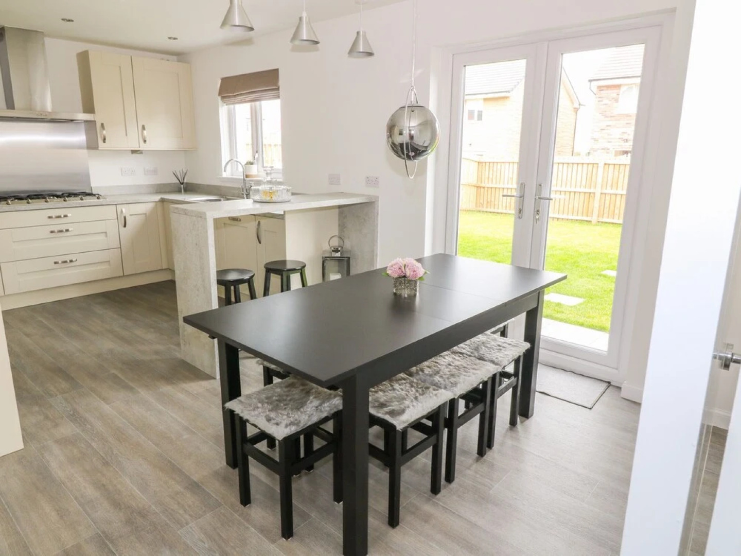 6 Whitecraigs Crescent