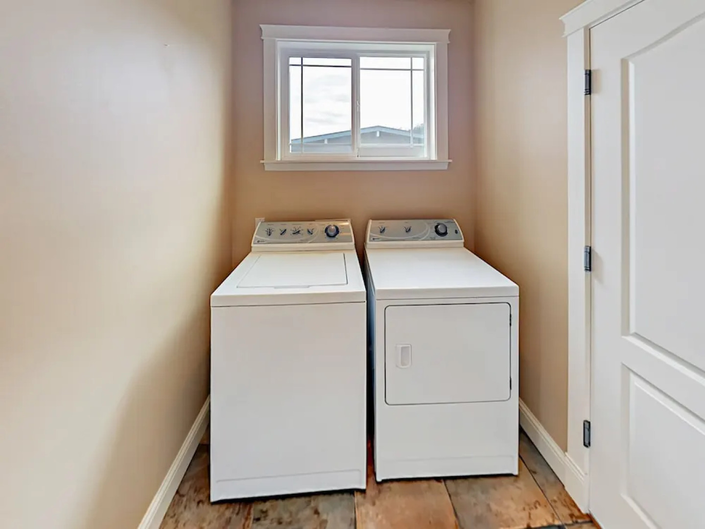 201 E Sandpiper Rd Home 3 Bedrooms 2.5 Bathrooms Home