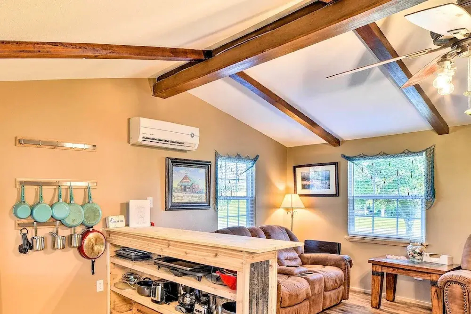 4 Mi to Beach & Fishing: Rockport Cottage w/ Deck!
