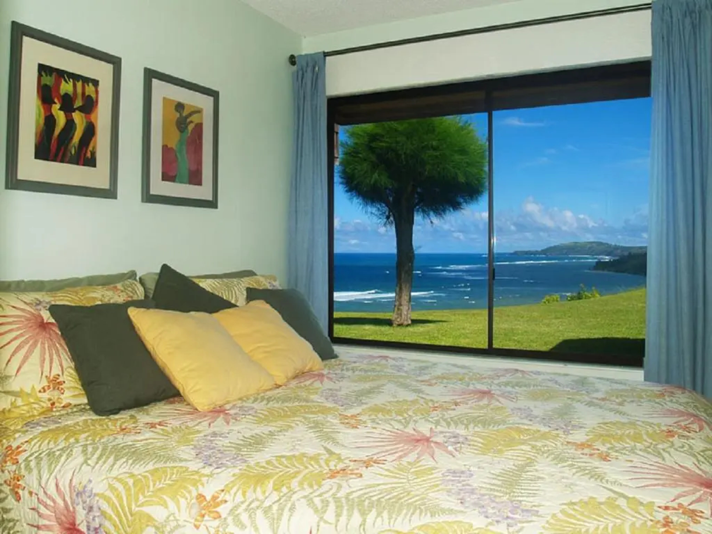 Sealodge J1-ground floor with oceanfront views, king bed, pool & more