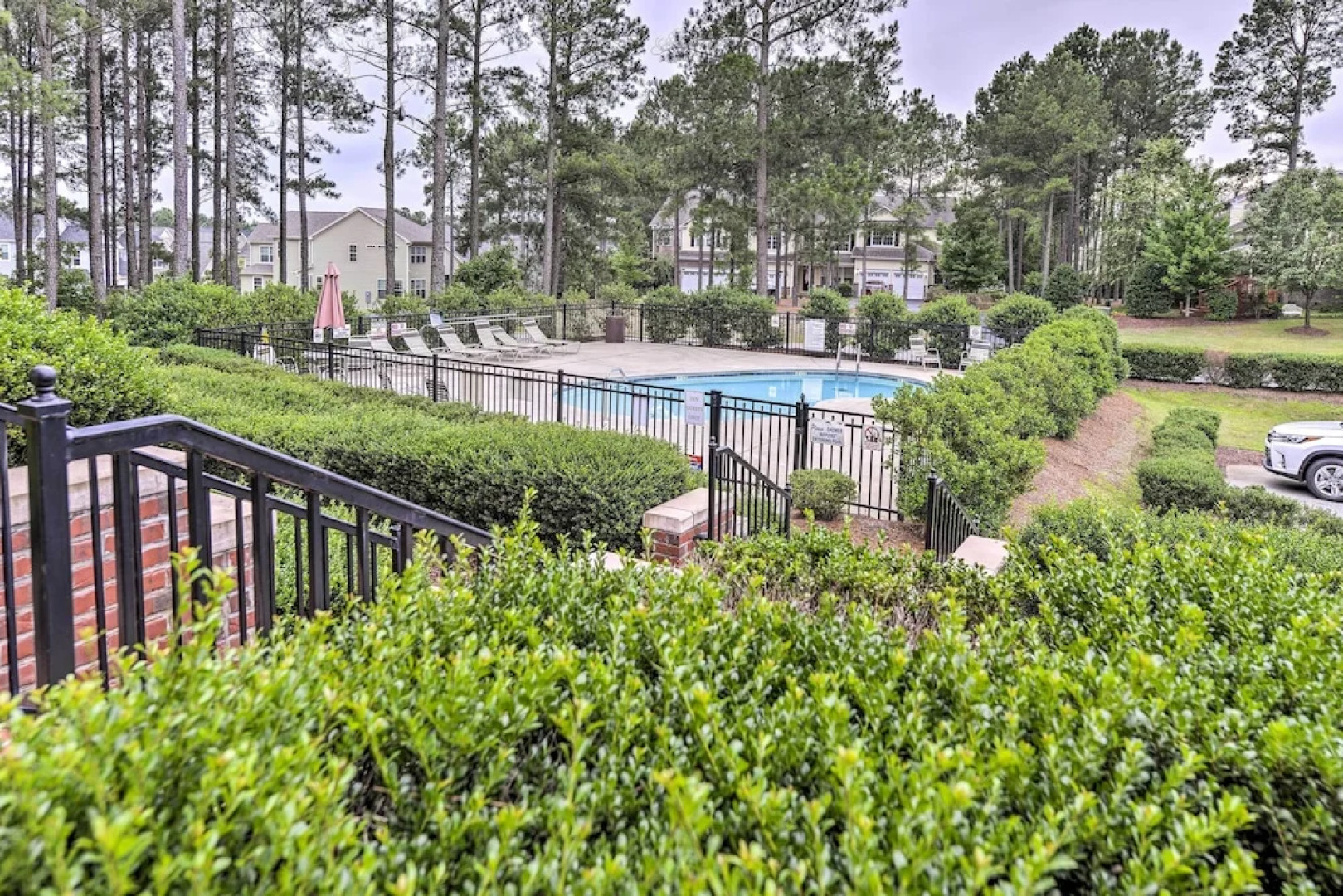 Resort-style Condo on Golf Course w/ Private Pool!