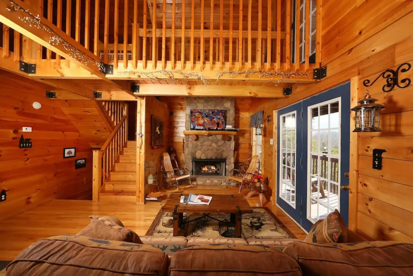 Fireside Memories 2 Br cabin by RedAwning