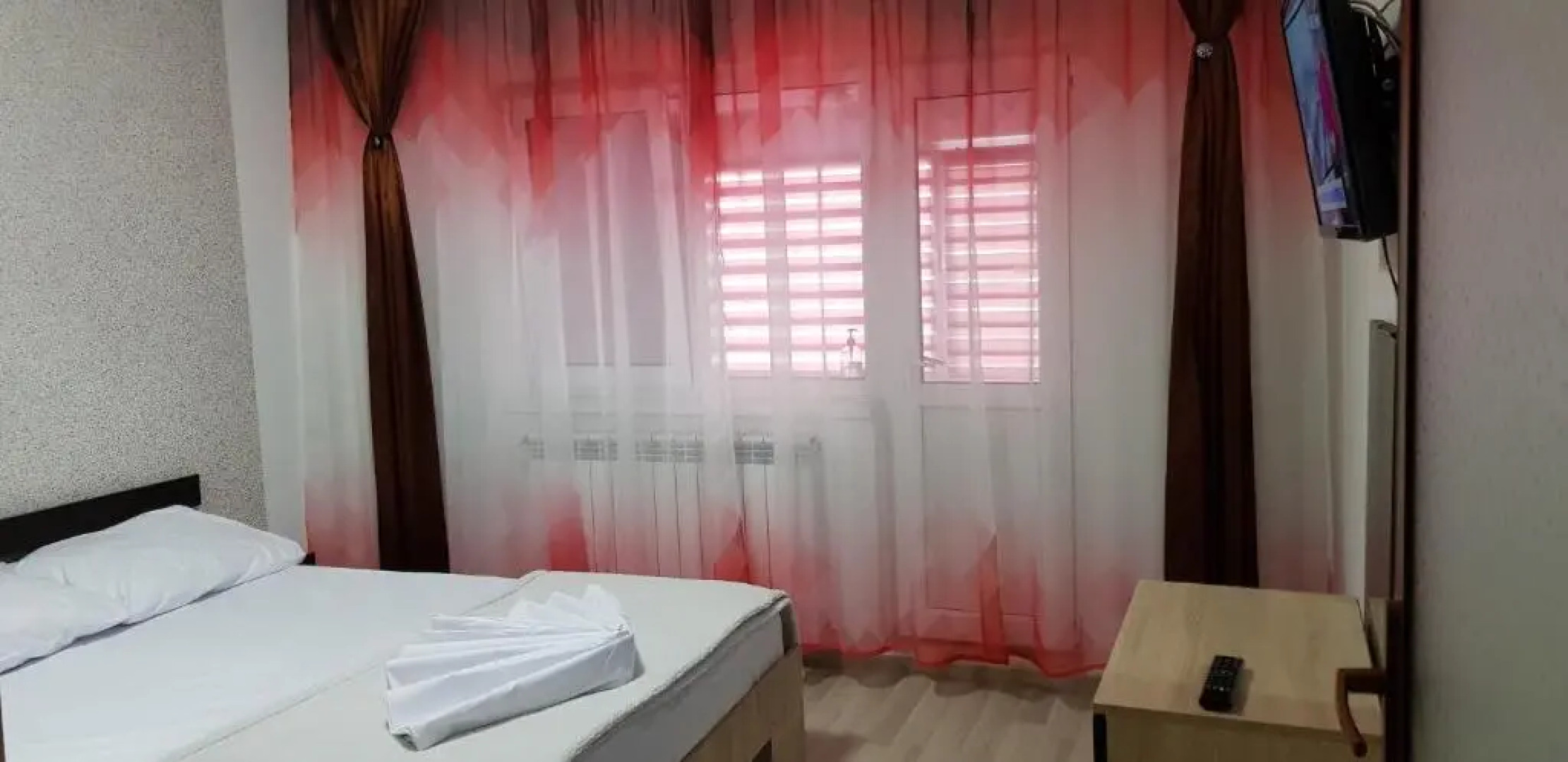 Navodari ap cu 3 cam decomandat la parter cu 2 intrări separate