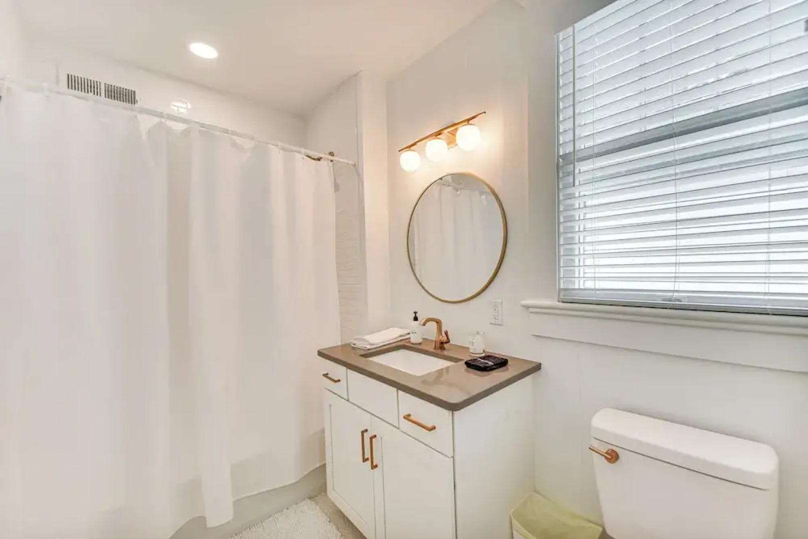 Elizabeth City Home w/ Fire Pit < 1 Mi to Downtown