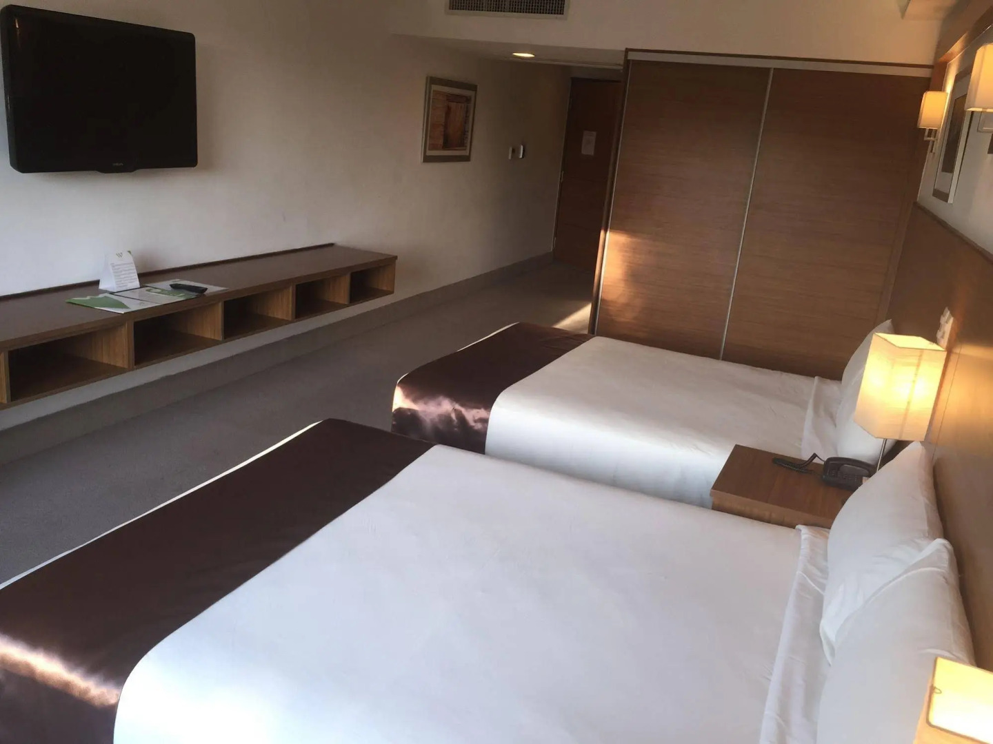 Weston Suites & Hotel