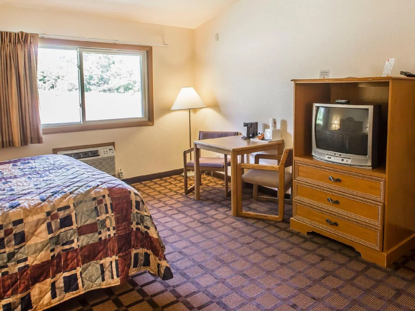 Econo Lodge Inn & Suites Menomonie