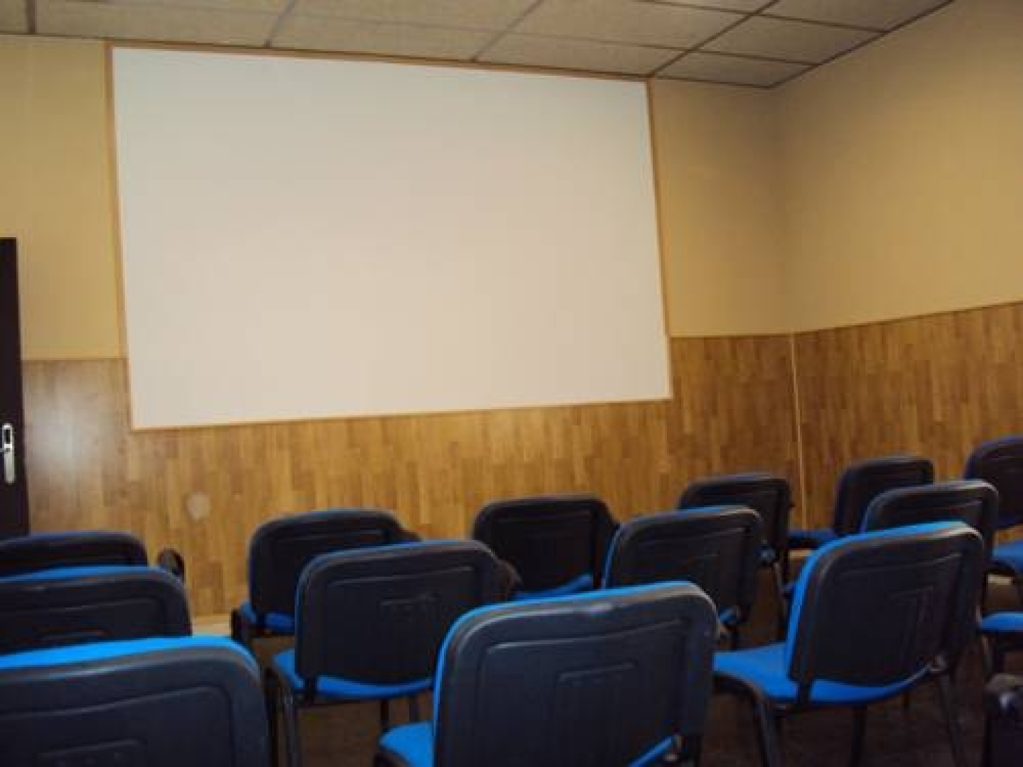 Residencia Universitaria Resa Giner de los Ríos - Hostel